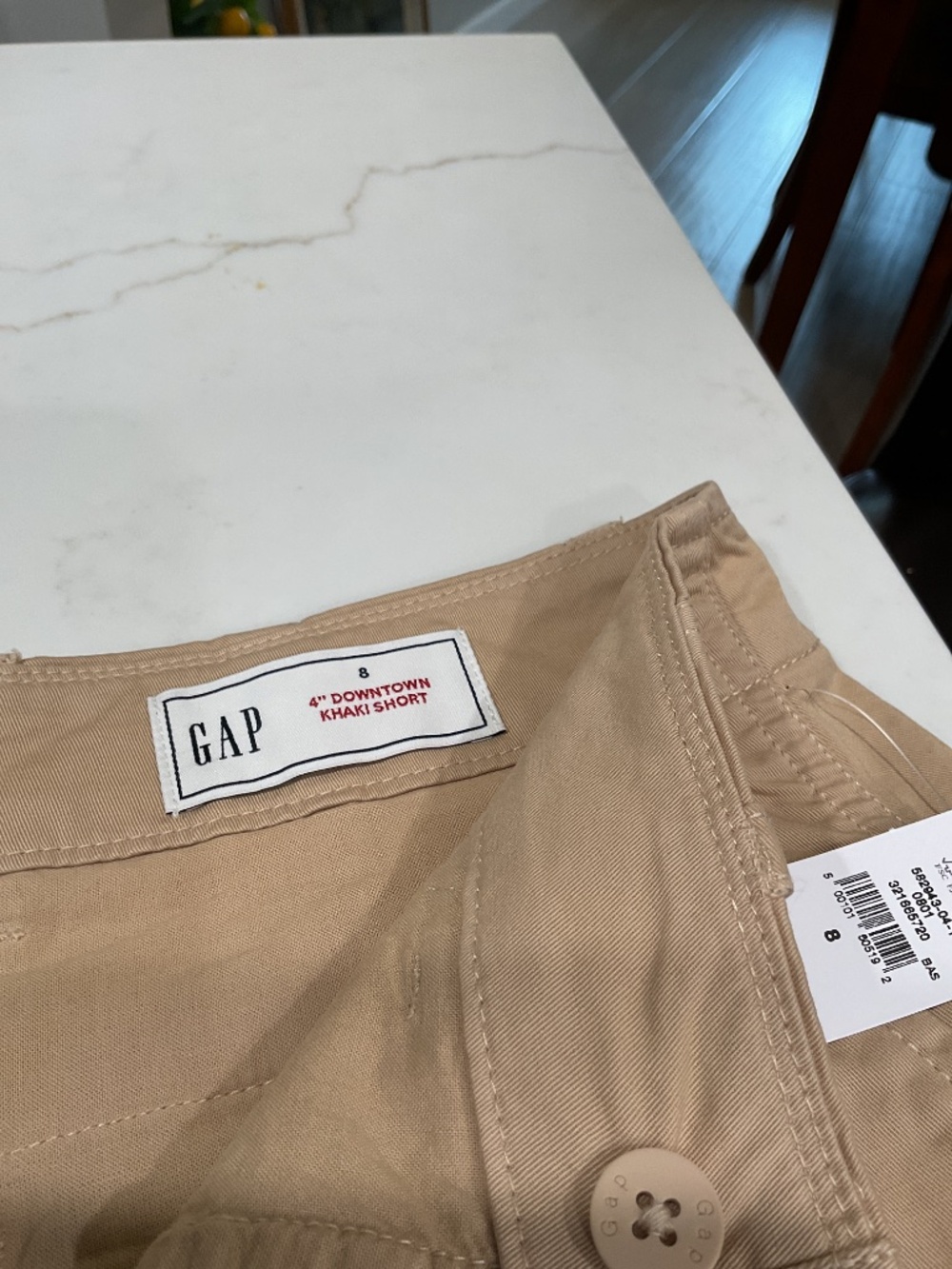 NWT ĞAP women’s 4” downtown khaki shorts size 8 - Picture 3 of 5